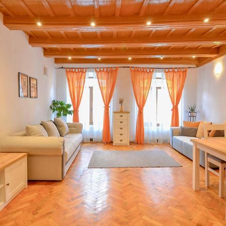 Charming Apartment - Heart Of Brasov Poarta Schei Esterno foto