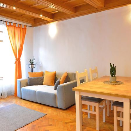 Charming Apartment - Heart Of Brasov Poarta Schei Esterno foto