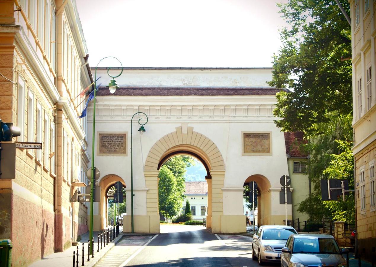 Charming Apartment - Heart Of Brasov Poarta Schei Esterno foto