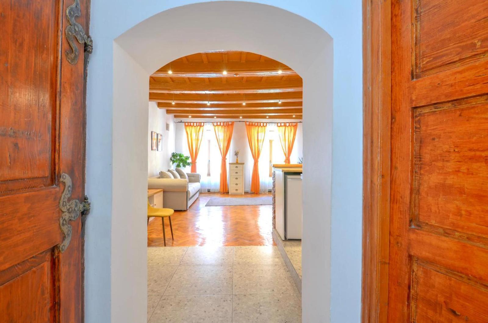 Charming Apartment - Heart Of Brasov Poarta Schei Esterno foto