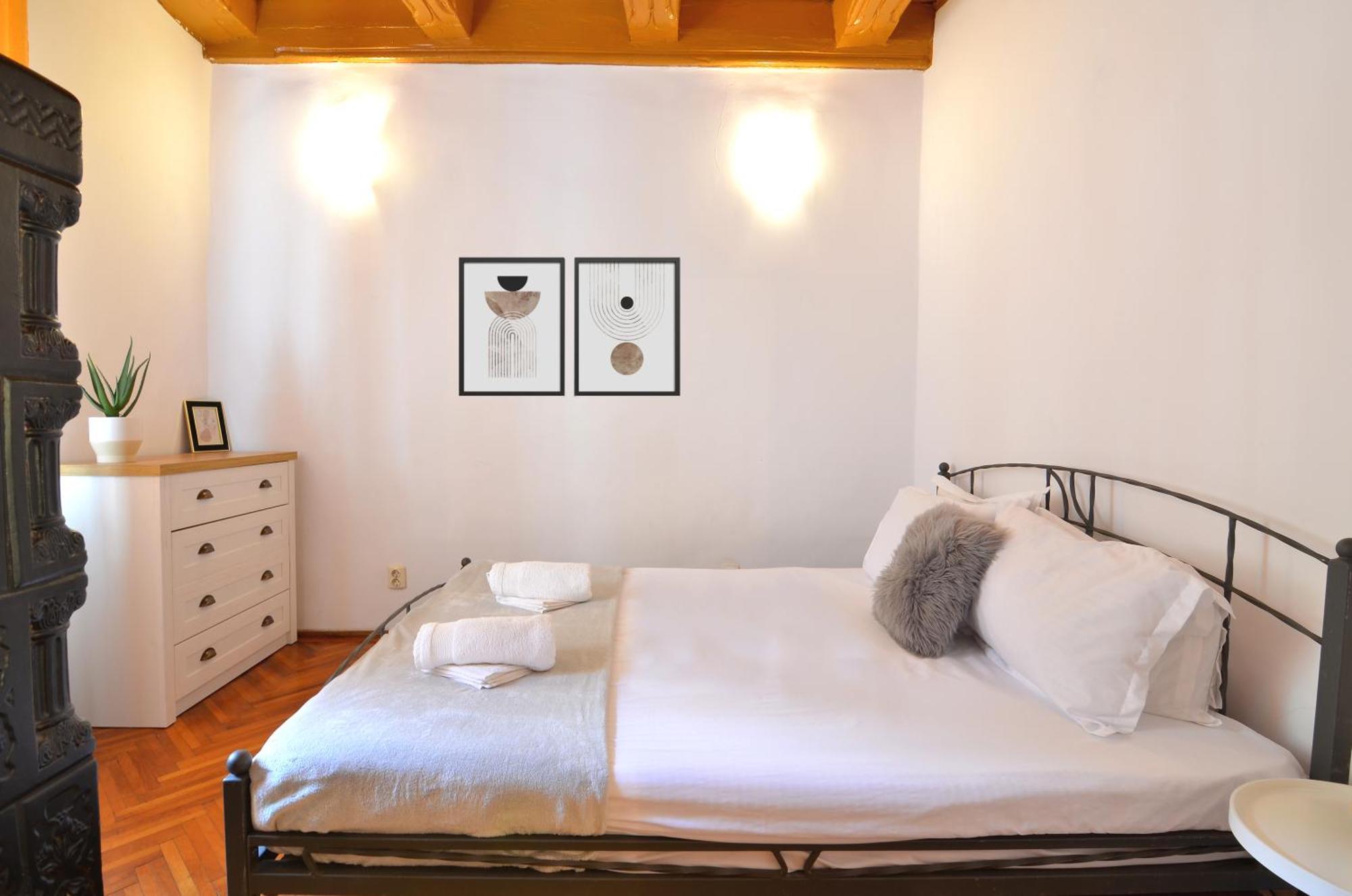Charming Apartment - Heart Of Brasov Poarta Schei Esterno foto